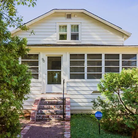 Queen City Bungalow & Cottages Burlington Exterior photo