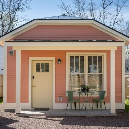 Queen City Bungalow & Cottages Burlington Exterior photo