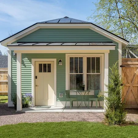 Queen City Bungalow & Cottages Burlington Exterior photo