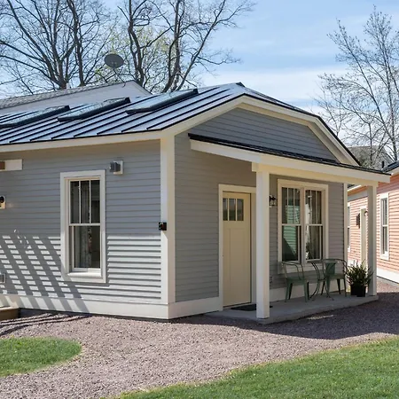 Queen City Bungalow & Cottages Burlington Exterior photo