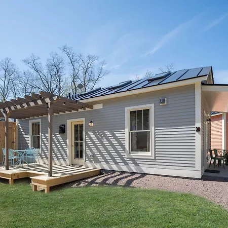 Queen City Bungalow & Cottages Burlington Exterior photo