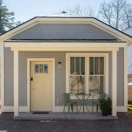 Queen City Bungalow & Cottages Burlington Exterior photo