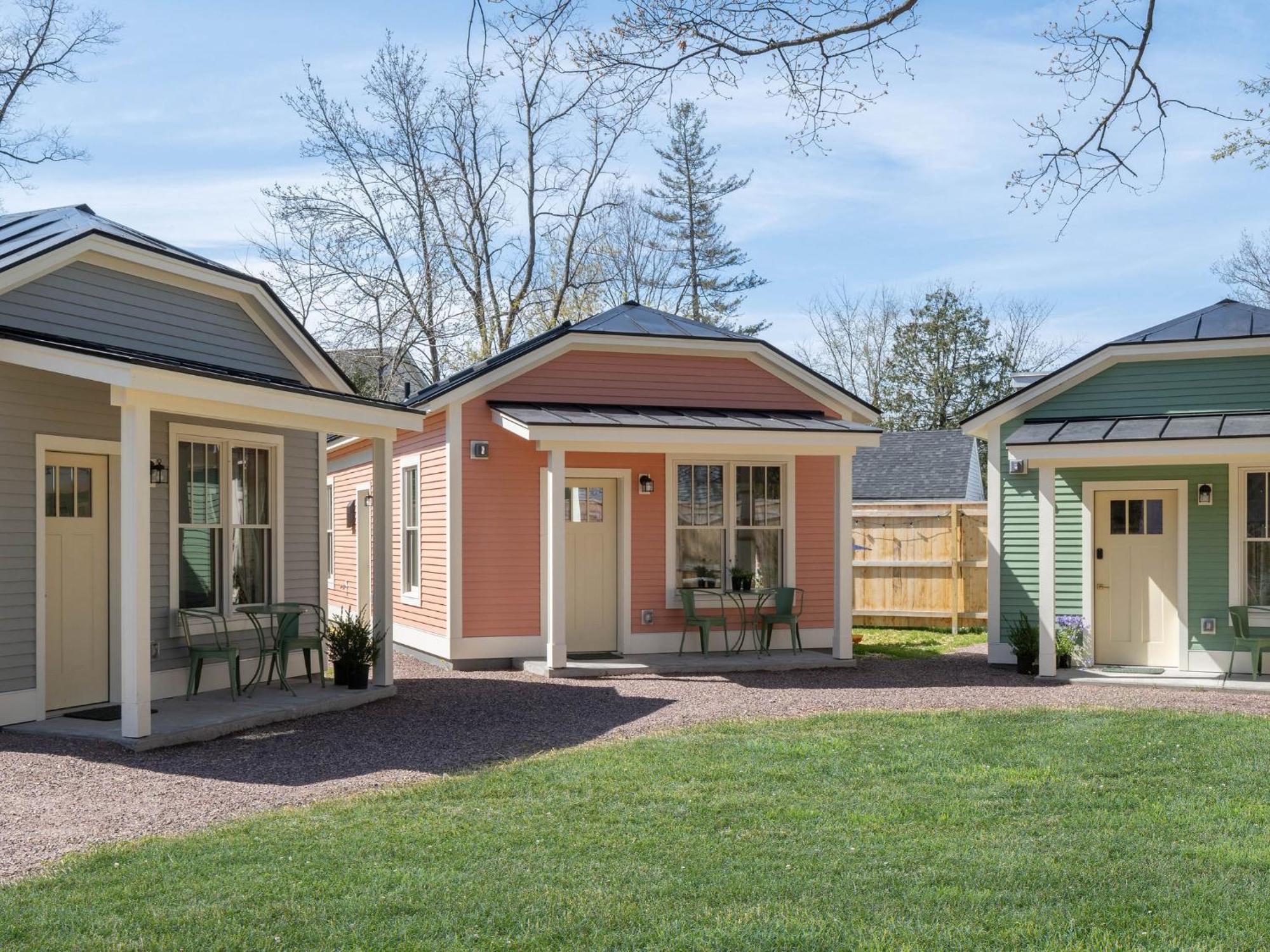 Queen & Holiday home Burlington